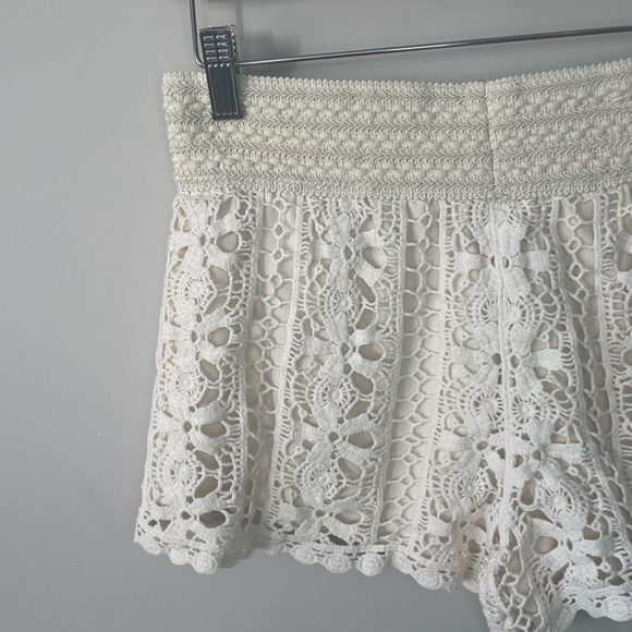 Full Tilt crochet two tone floral shorts large - Picture 5 of 9
